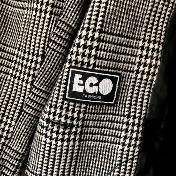 Ladies wool houndstooth print blazer. Perfect for layering! - Picture 3 of 5